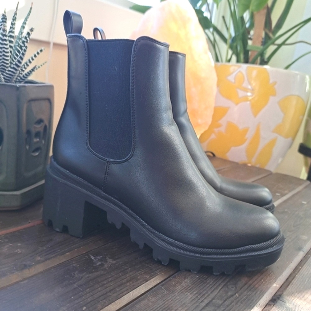 Black Chelsea Boots